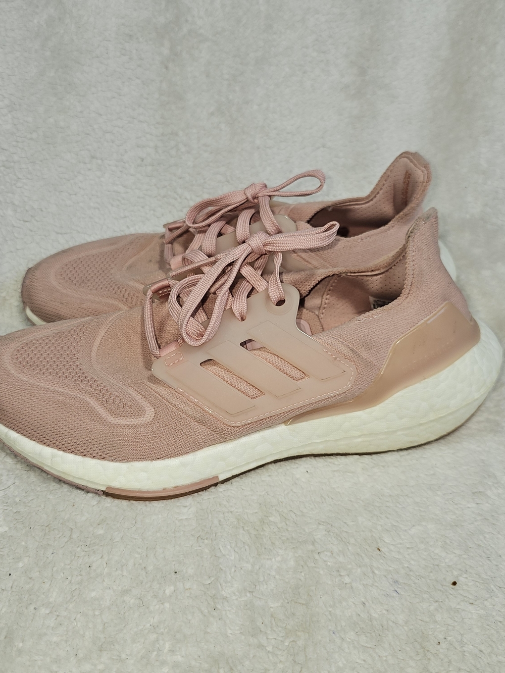 Adidas Ultraboost 22 Women's Size 7.5 Running Shoes Pink.